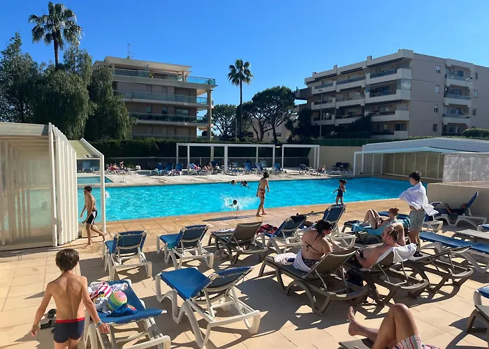 Appartement Nice Aeroport Seafront With Pool