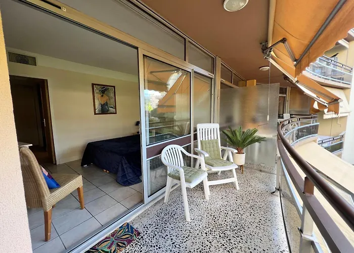 Appartement Nice Aeroport Seafront With Pool