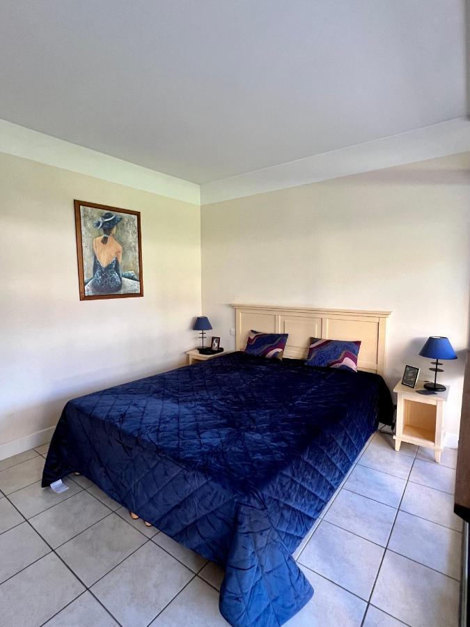 Apartment Aeroport Seafront With Pool