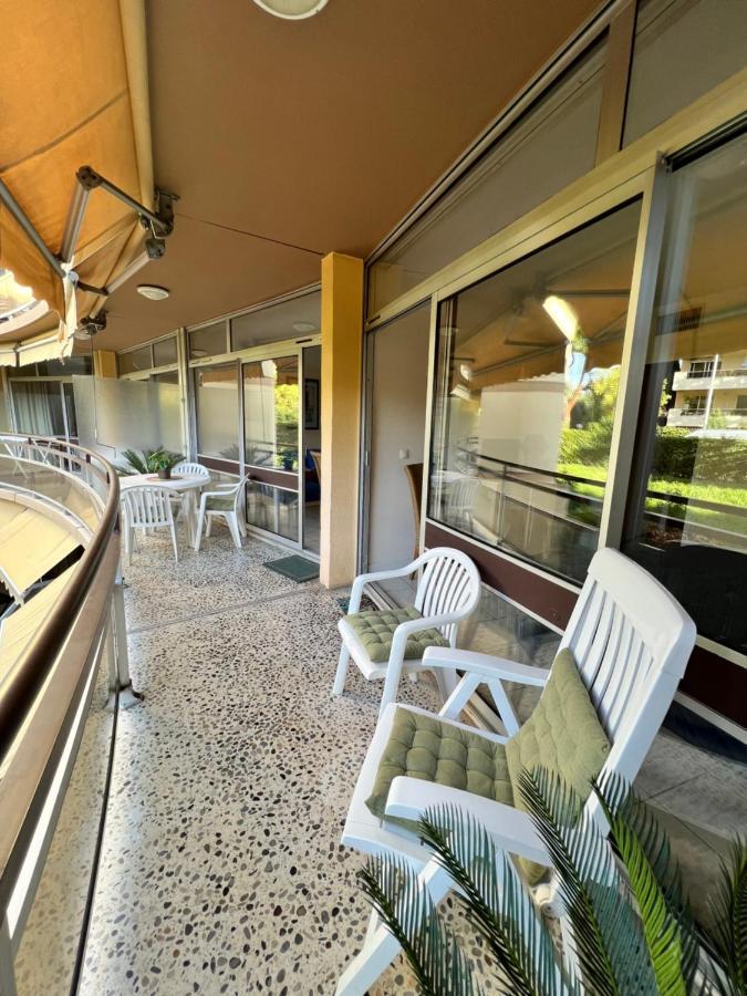 Aeroport Seafront With Pool Apartment