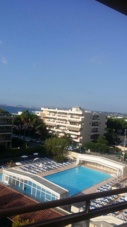 Aeroport Seafront With Pool Apartment