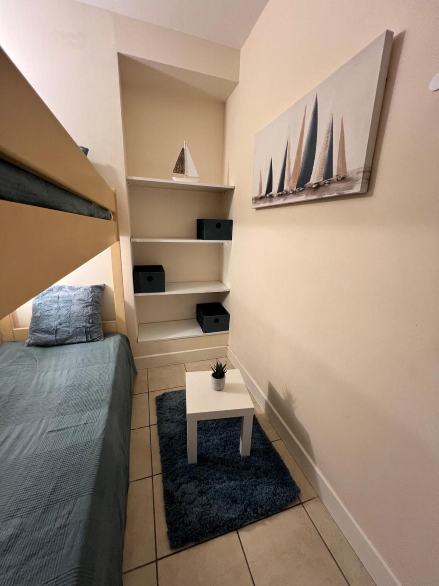 Appartement Aeroport Seafront With Pool